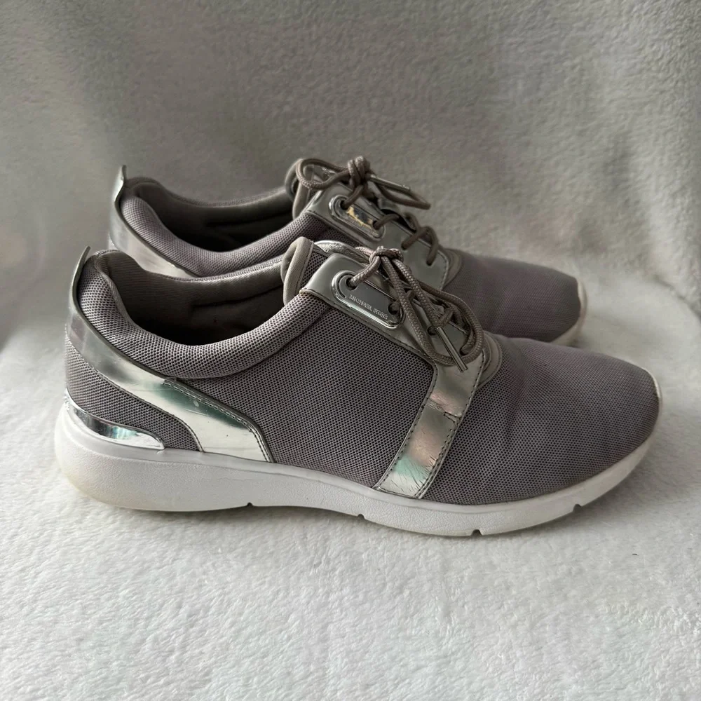 Michael Michael Kors Women's Stylish Gray and Silver Sneakers 8.5M‎